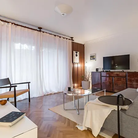 Apartament Mariuci With Lush Terrace And Private Garage