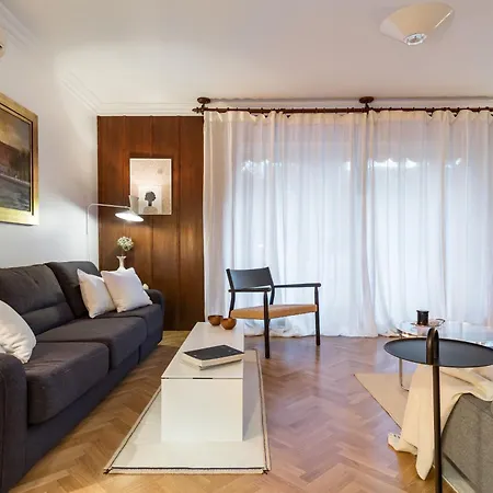 Mariuci With Lush Terrace And Private Garage Apartament