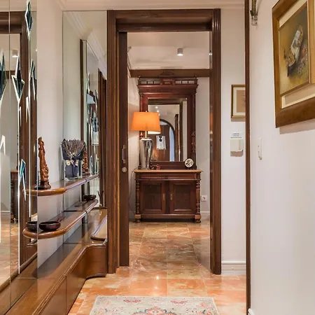 Apartament Mariuci With Lush Terrace And Private Garage