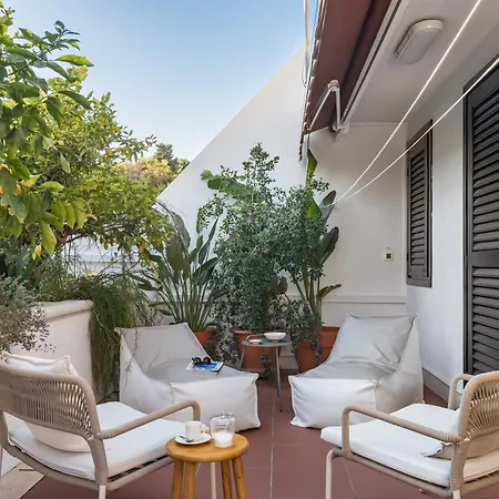 Mariuci With Lush Terrace And Private Garage Apartament *