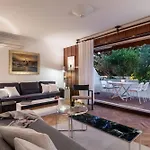 Mariuci With Lush Terrace And Private Garage