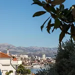 Mariuci With Lush Terrace And Private Garage Daire Split