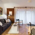 Mariuci With Lush Terrace And Private Garage Daire