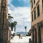Mariuci With Lush Terrace And Private Garage Split