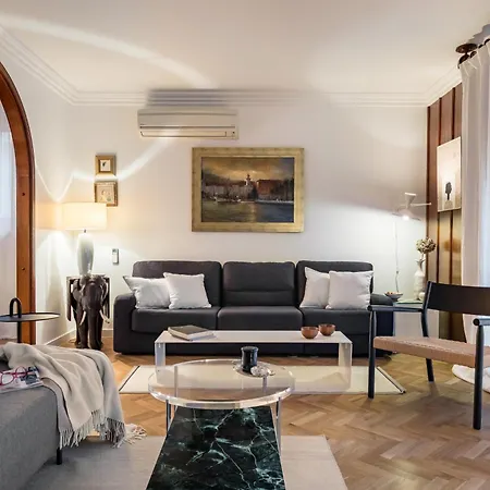 Mariuci With Lush Terrace And Private Garage * Spalato