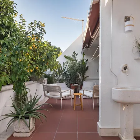 Lägenhet Mariuci With Lush Terrace And Private Garage Split