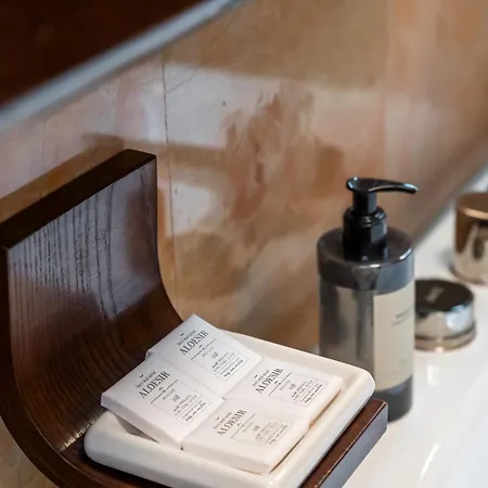 Mariuci With Lush Terrace And Private Garage Appartement *