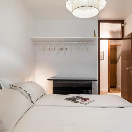 Appartement Mariuci With Lush Terrace And Private Garage