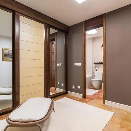 Mariuci With Lush Terrace And Private Garage *