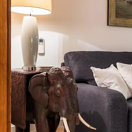 Mariuci With Lush Terrace And Private Garage Appartement Split