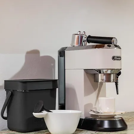 Mariuci With Lush Terrace And Private Garage Appartement