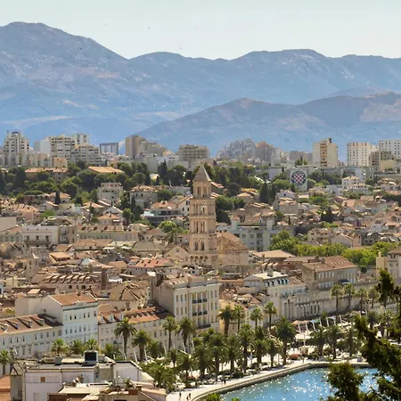 Mariuci With Lush Terrace And Private Garage Split