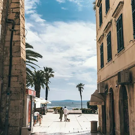 Mariuci With Lush Terrace And Private Garage Split