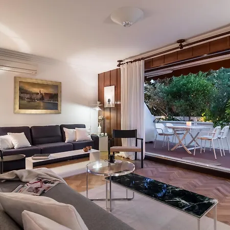 Mariuci With Lush Terrace And Private Garage