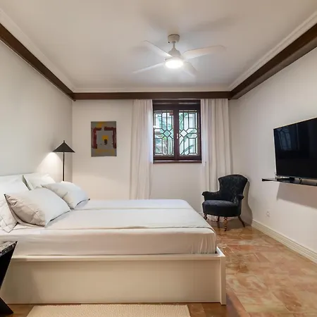 Mariuci With Lush Terrace And Private Garage Lejlighed Split