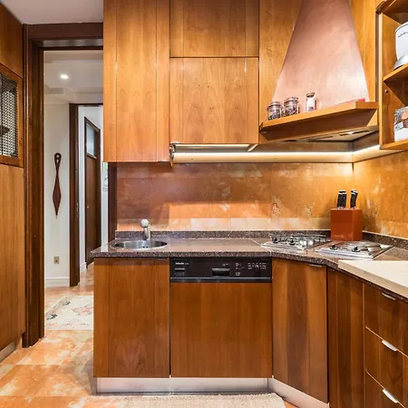 Lejlighed Mariuci With Lush Terrace And Private Garage *