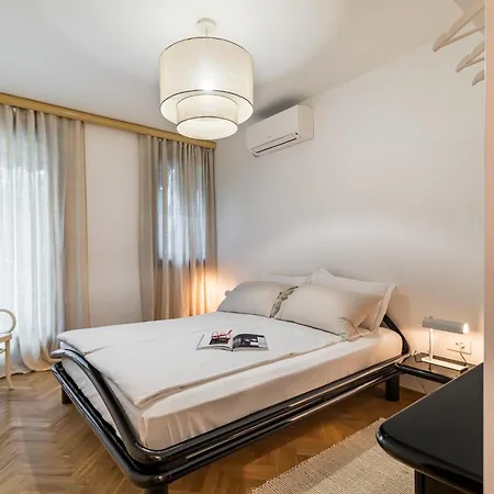 Lejlighed Mariuci With Lush Terrace And Private Garage