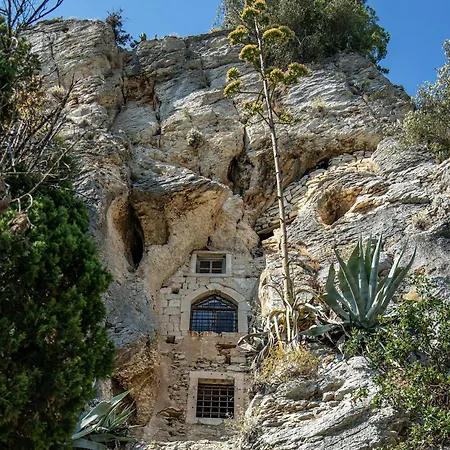 Lejlighed Mariuci With Lush Terrace And Private Garage Split